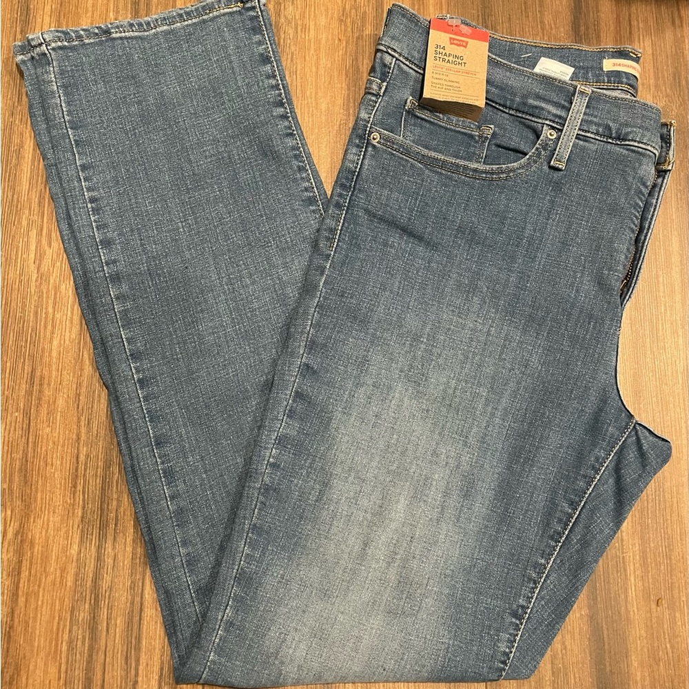 - Levis Jeans 314 Shaping Straight